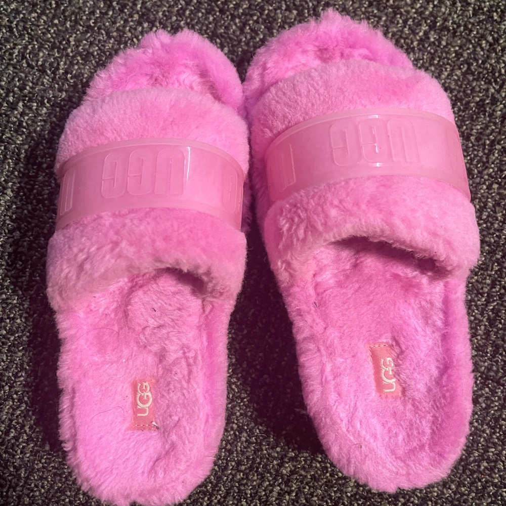 Ugg flip flops